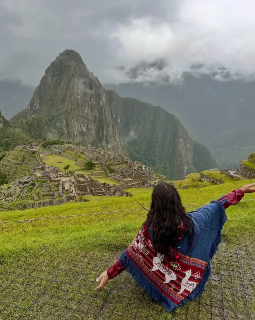 machu-picchu-by-bus-trekking